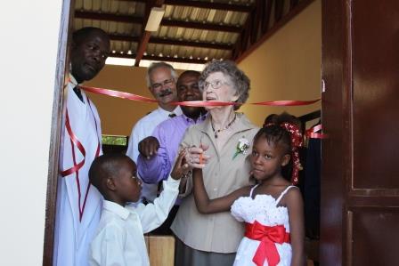 Bessie Cuts Ribbon with the next generation